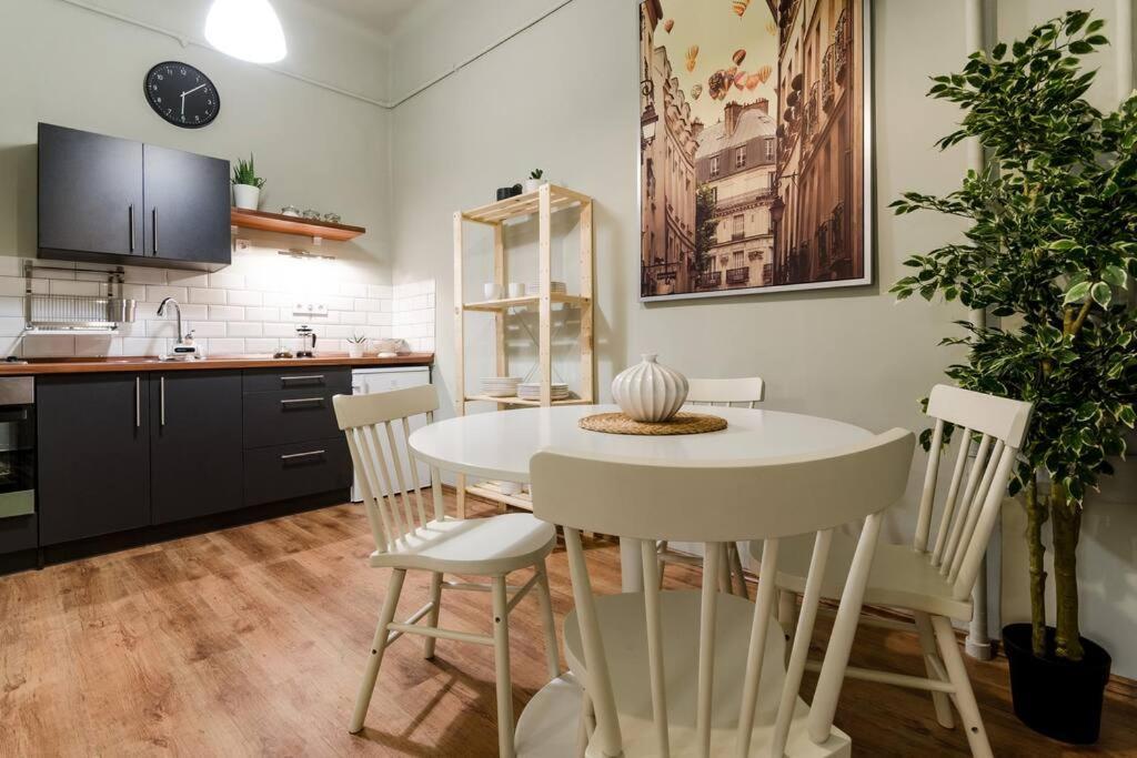 Cosy Apartment In Party District K30 Budapest Eksteriør billede
